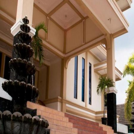 King Hotel Wates  Екстериор снимка
