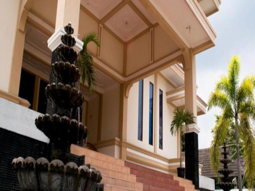 King Hotel Wates  Екстериор снимка